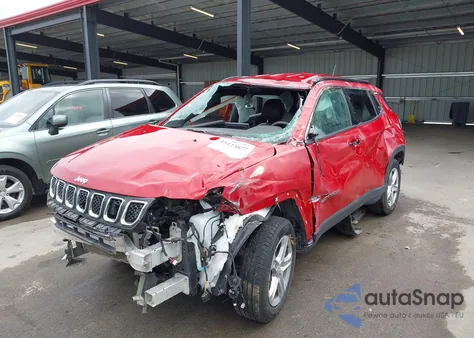 2023 Jeep Compass Latitude 4X4 z USA, uszkodzony, nr VIN 3C4NJDBN4PT524462